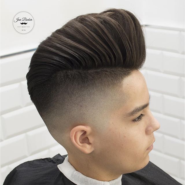 javi_thebarber just plain big pompadour