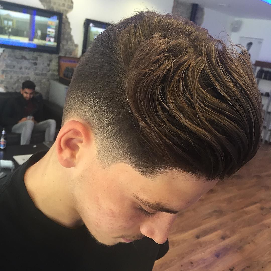 corte de pelo clásico de hombre con flequillo más largo