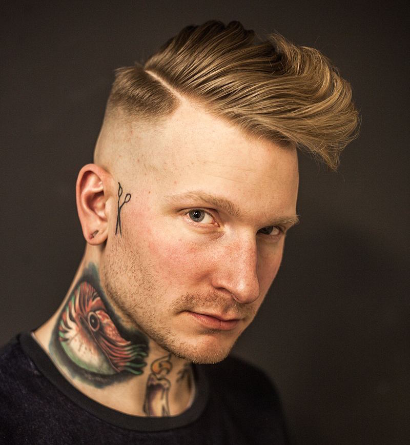 barber_djirlauw_and mid fade hard part long fringe