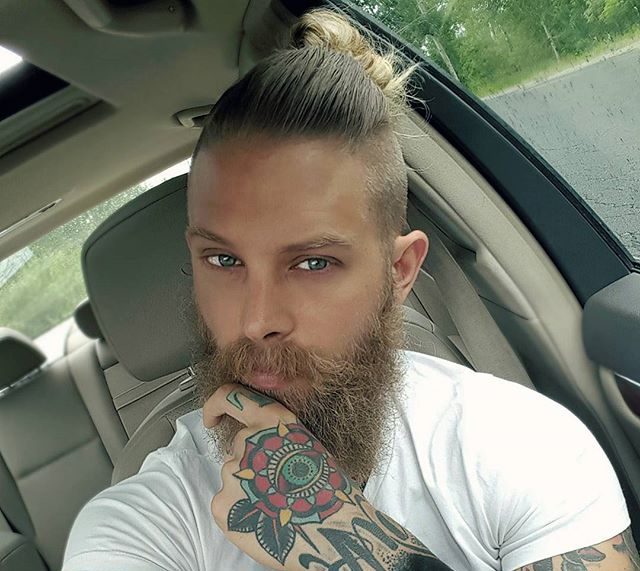 spizoiky undercut man bun