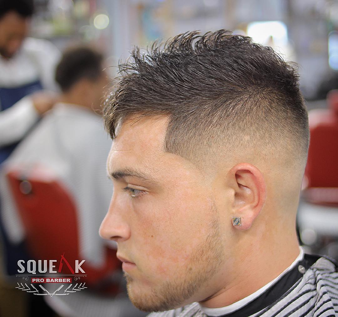 squeakprobarber-mid-skin-fade-fohawk