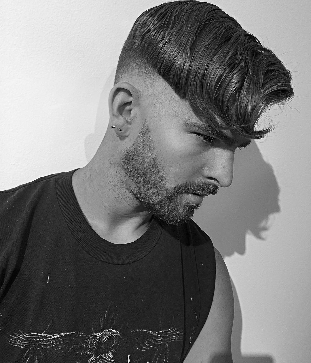 Cool undercut para hombres con flequillo largo