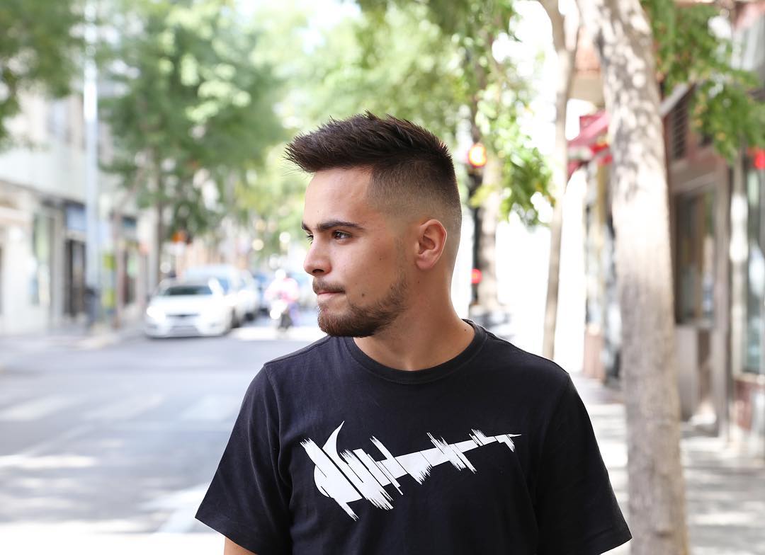 barberiaharo-short-spiky-mens-haircut