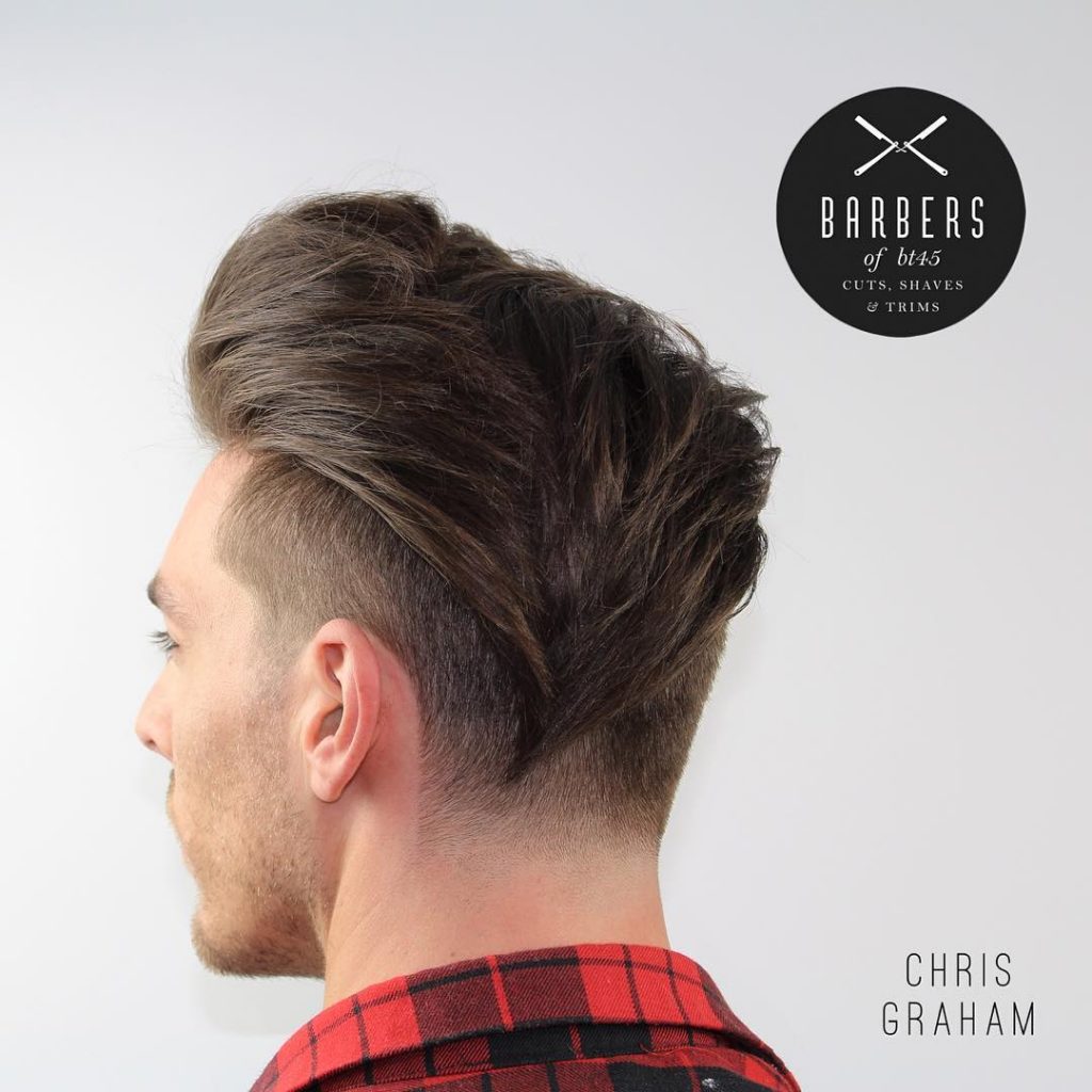 Corte Undercut de pelo largo y ondulado para hombre