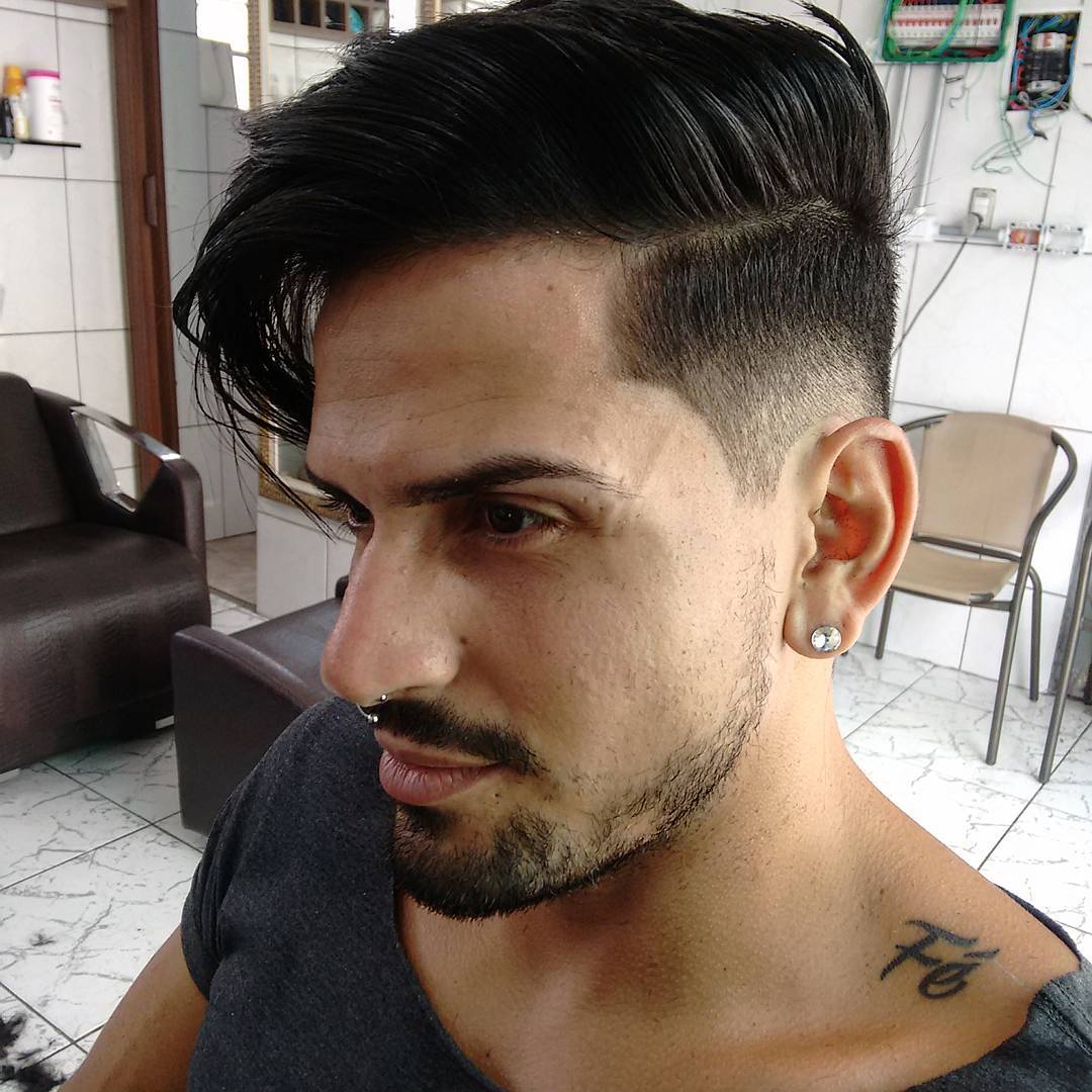 Side part haircut mid fade