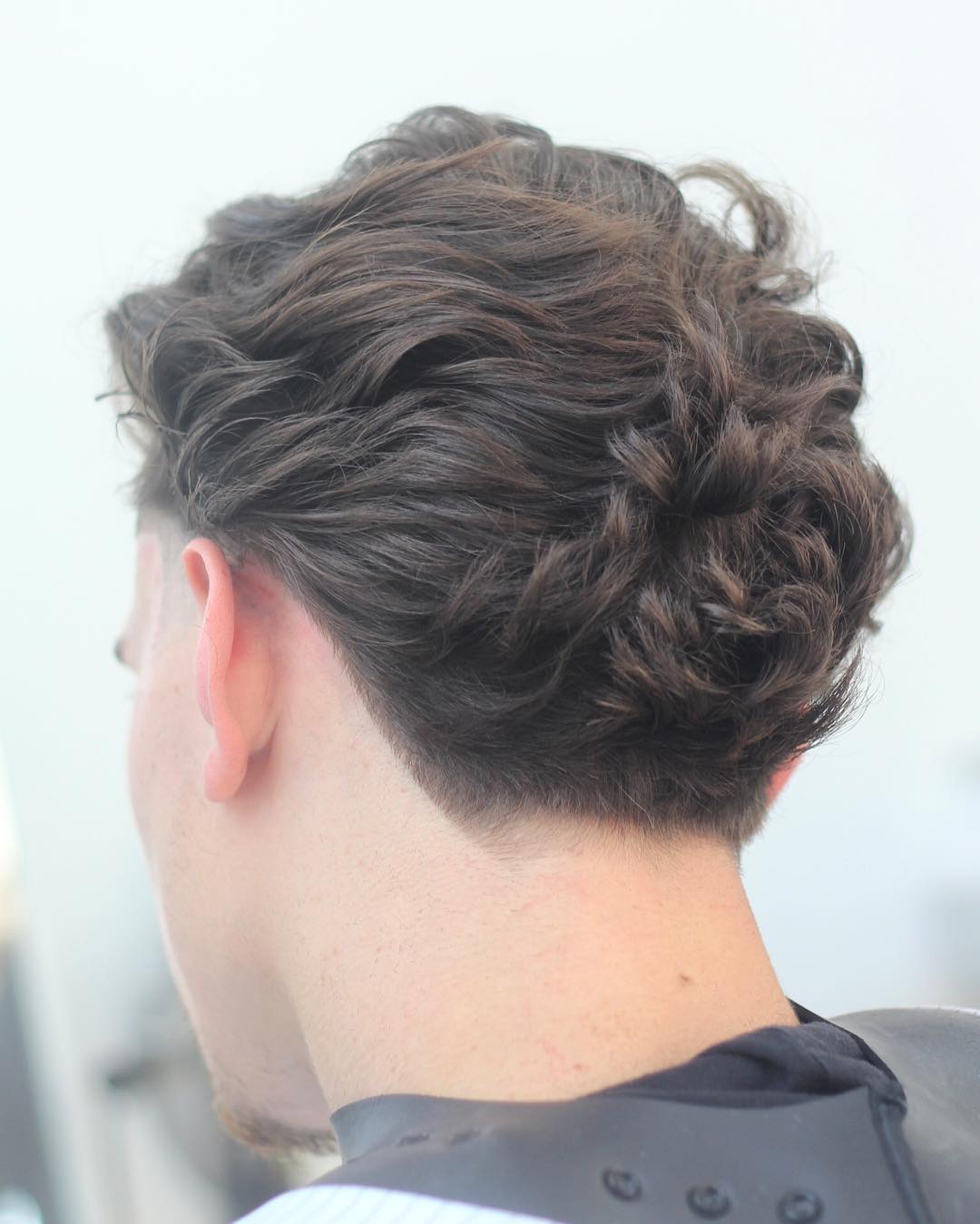 Penteado masculino para cabelos cacheados ou ondulados