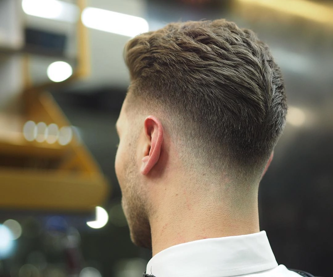 Low Fade em V: Degradê, Liso, Baixo – Quarto Sete