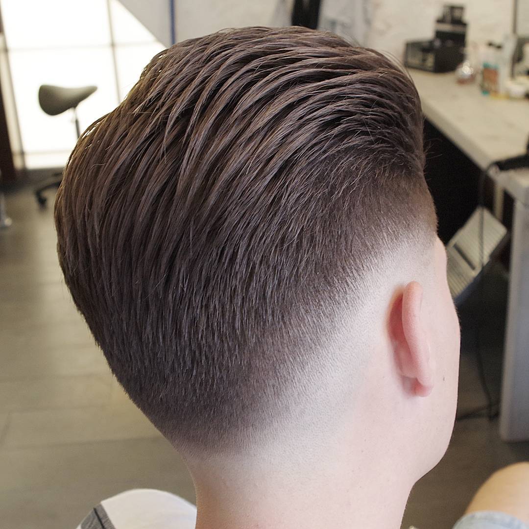 Pompadour com fade baixo