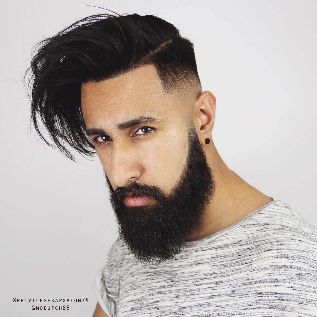 Featured image of post Simple Hair Style Men Long Hair - And while not all men can pull off a man bun, top knot or ponytail, guys with long hair have many cool haircuts to choose from.