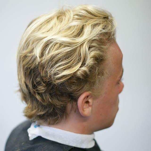 15 Cool Men's Wavy Hairstyles (2018 Update) 15 Cool Men's Wavy Hairstyles (2018 Update)