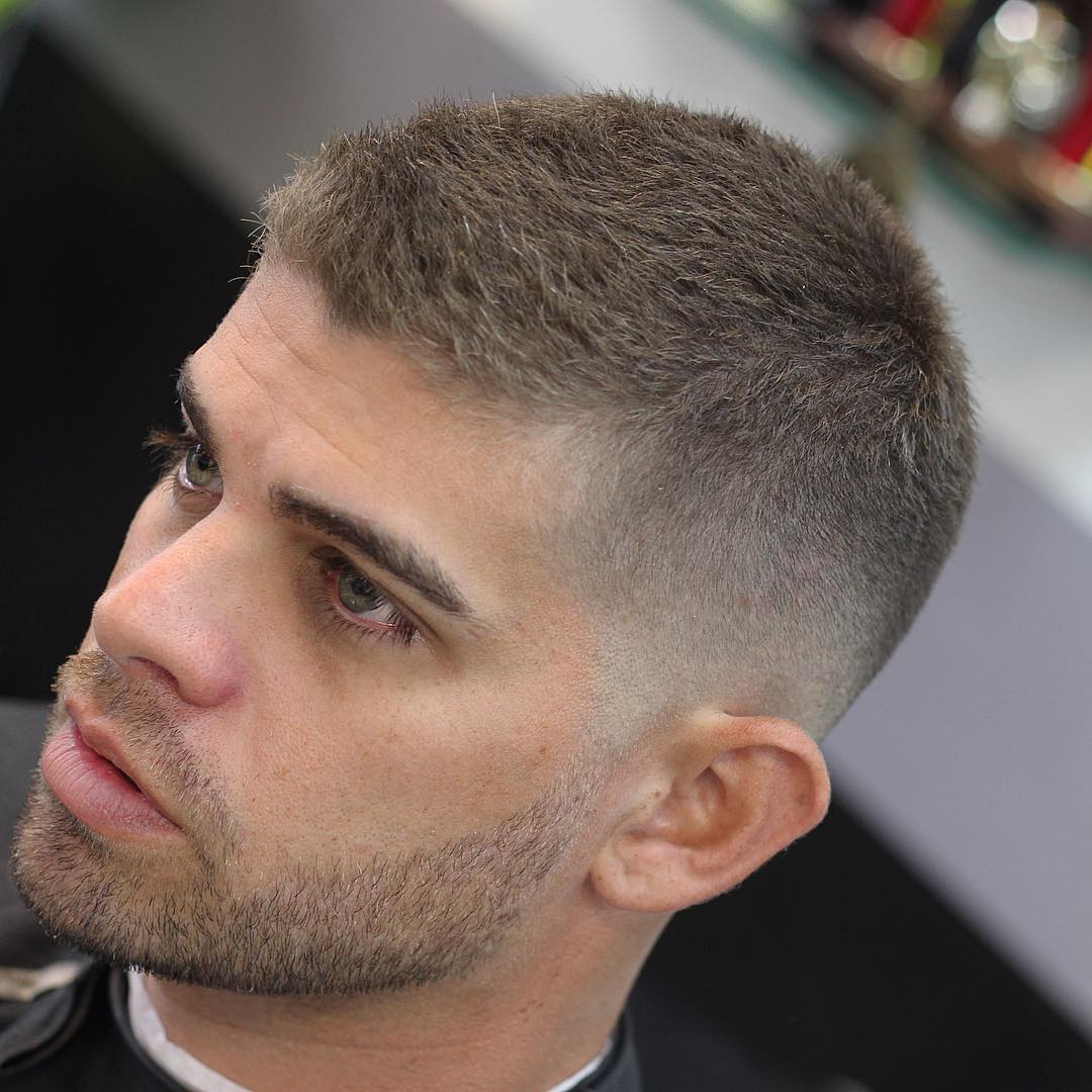 cortes de pelo cortos para hombres calvos corte en equipo