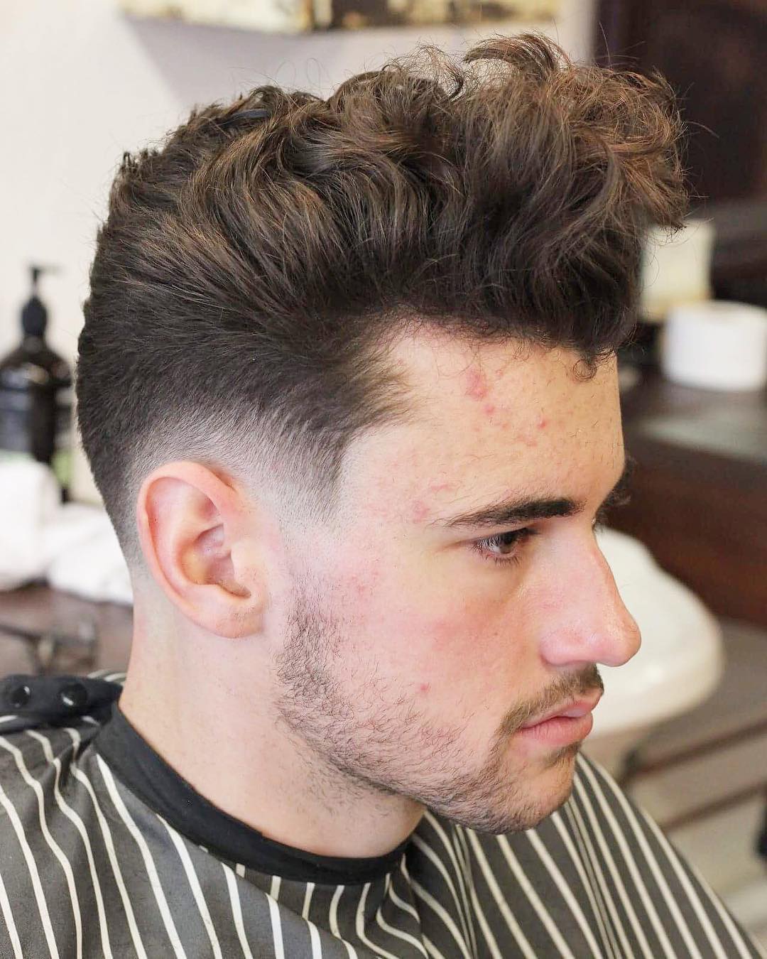 Corte de pelo ondulado para hombres.