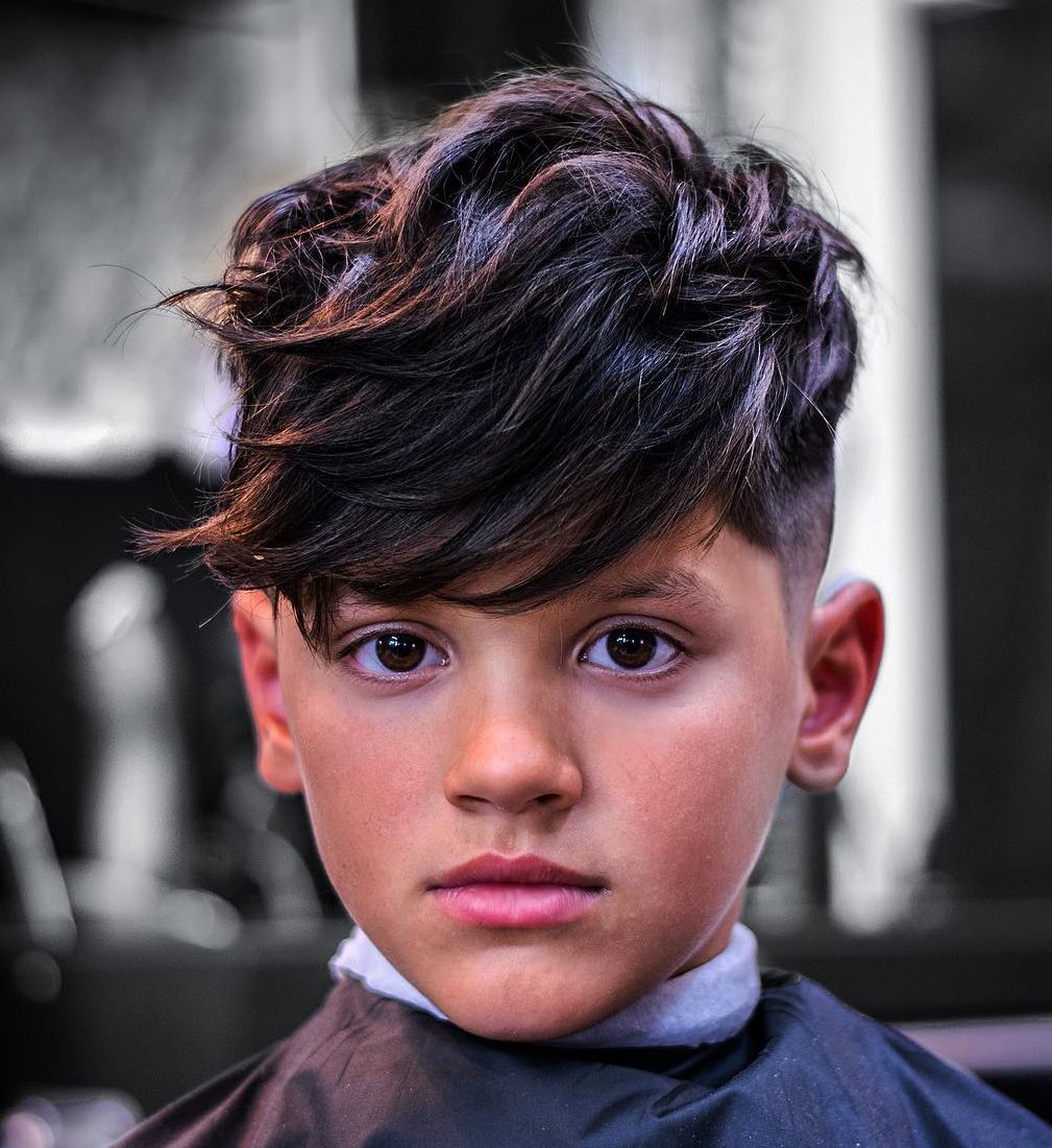 Мальчик волосы 11 лет. Причёски для мальчиков. Стрижки для мальчиков. Прически для мальчишек. Причёски для мальчиков 12 лет модные.