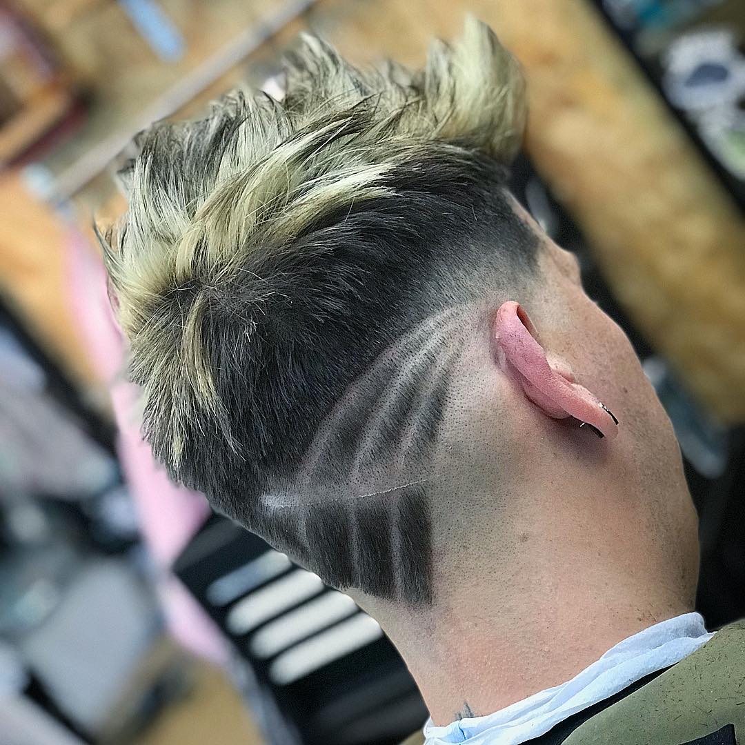 Diseño de cabello con cuello en V