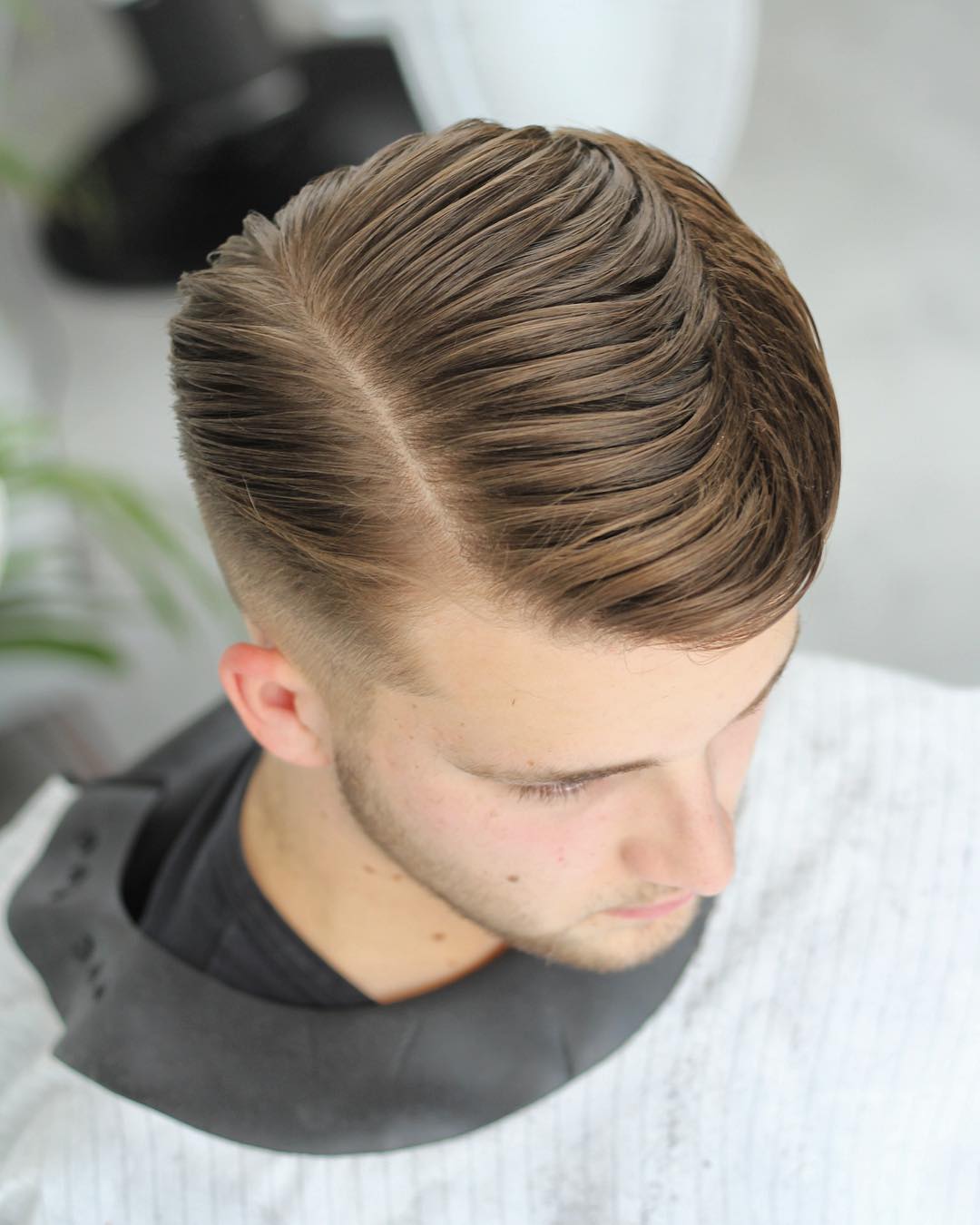 alan_beak long side part mens hairstyle