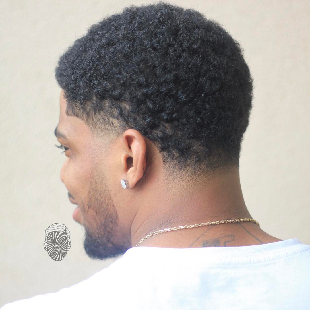 لأصحاب الشعر القصير. Travisanthonyhair-cool-short-hairstyles-for-black-men-short-curls-temple-neck-taper