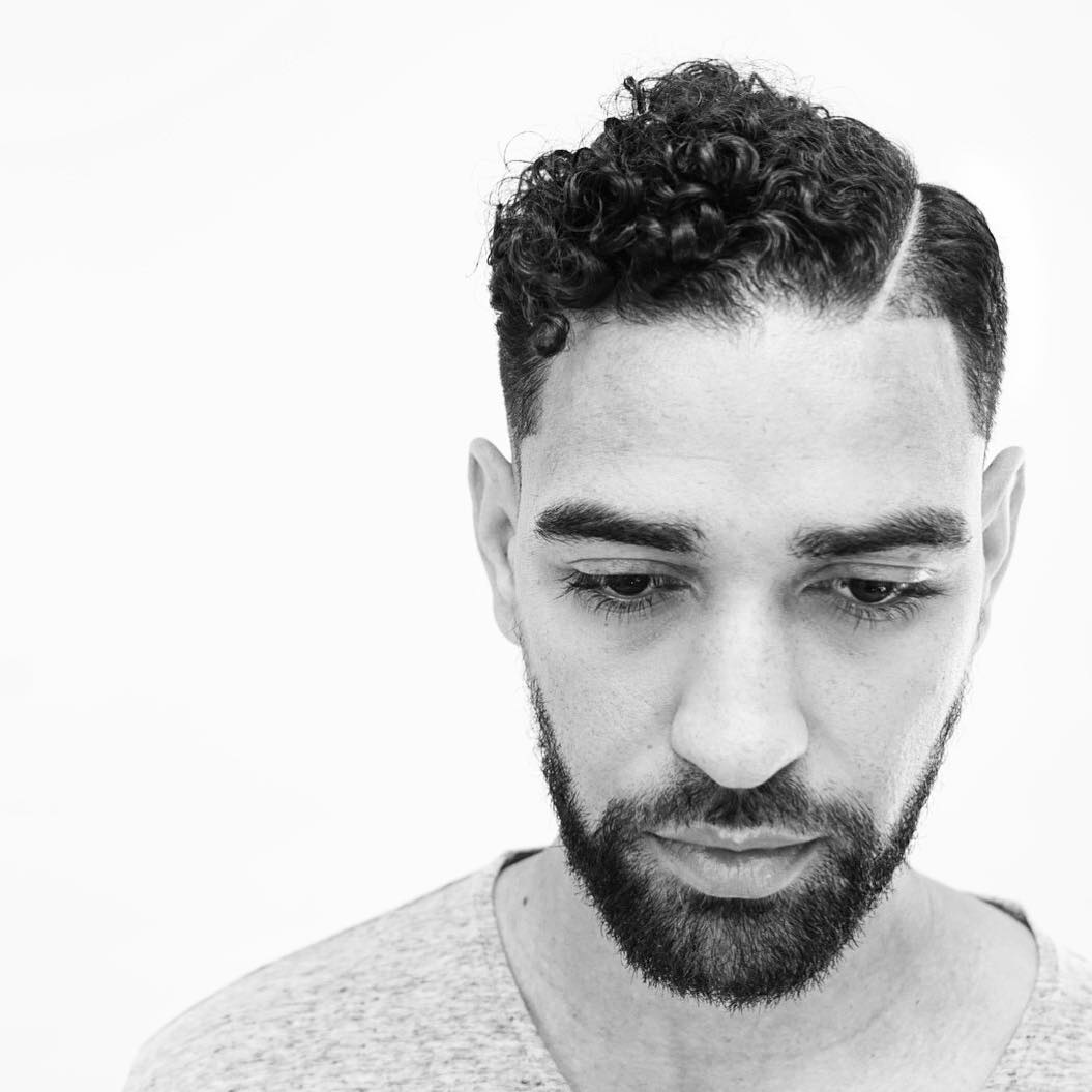 Pelo rizado hombres parte lateral