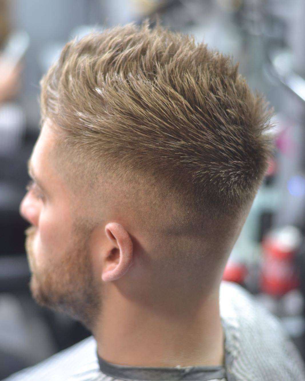 Corte de pelo de hombres puntiagudos para cabello grueso.