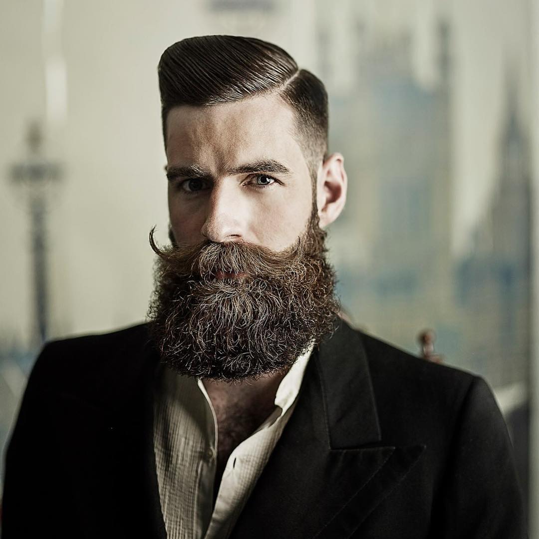 Barba espesa y larga