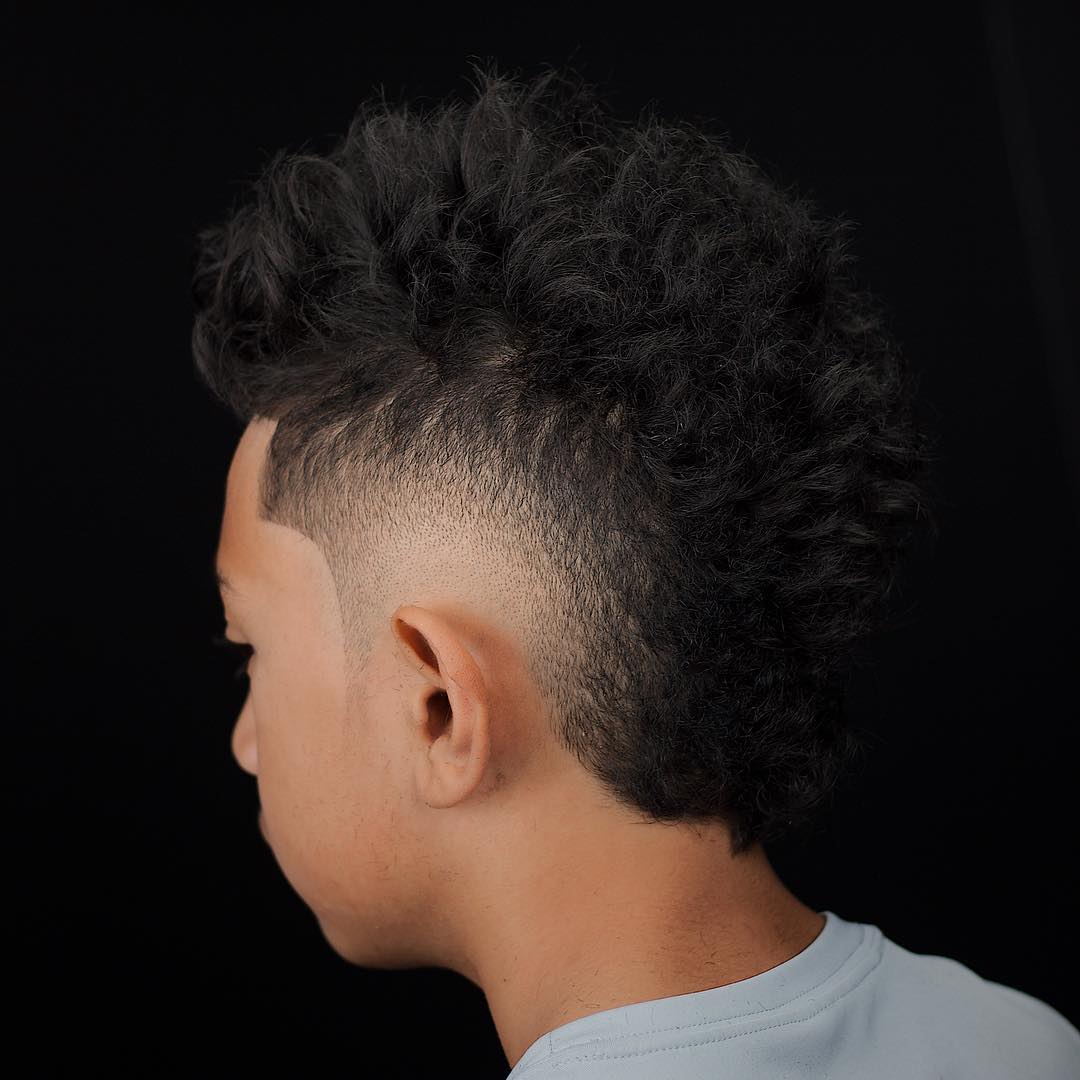 Burst fade mohawk haircut para hombres