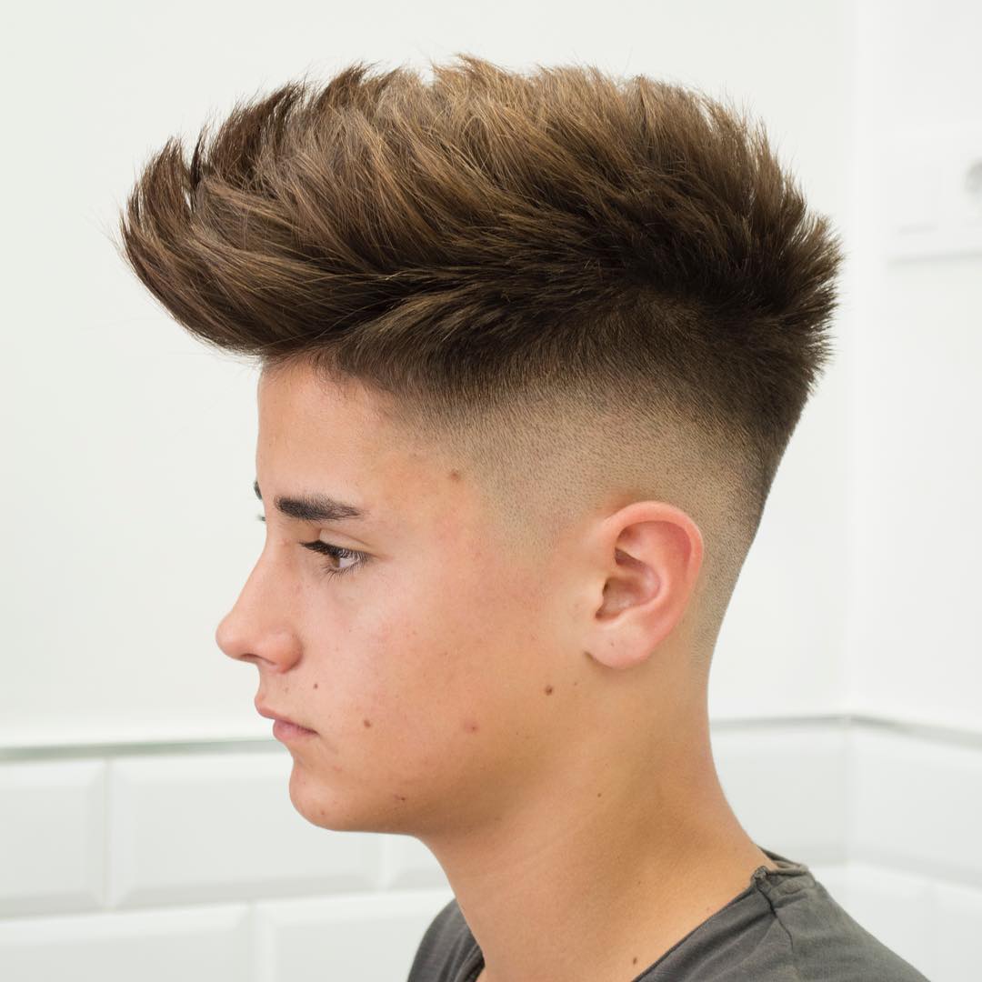 Coupe de cheveux pompadour