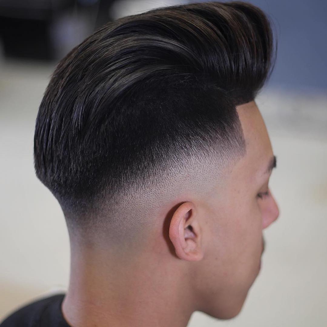 Coiffures pompadour pour hommes asiatiques