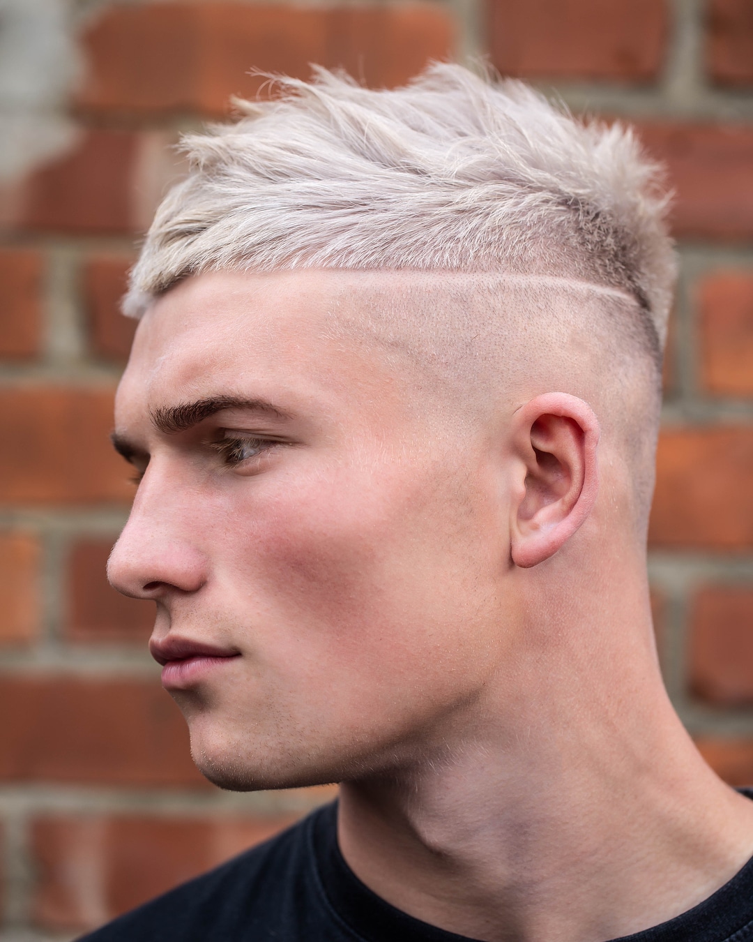 30 Cool Platinum Blonde Hairstyles for Men