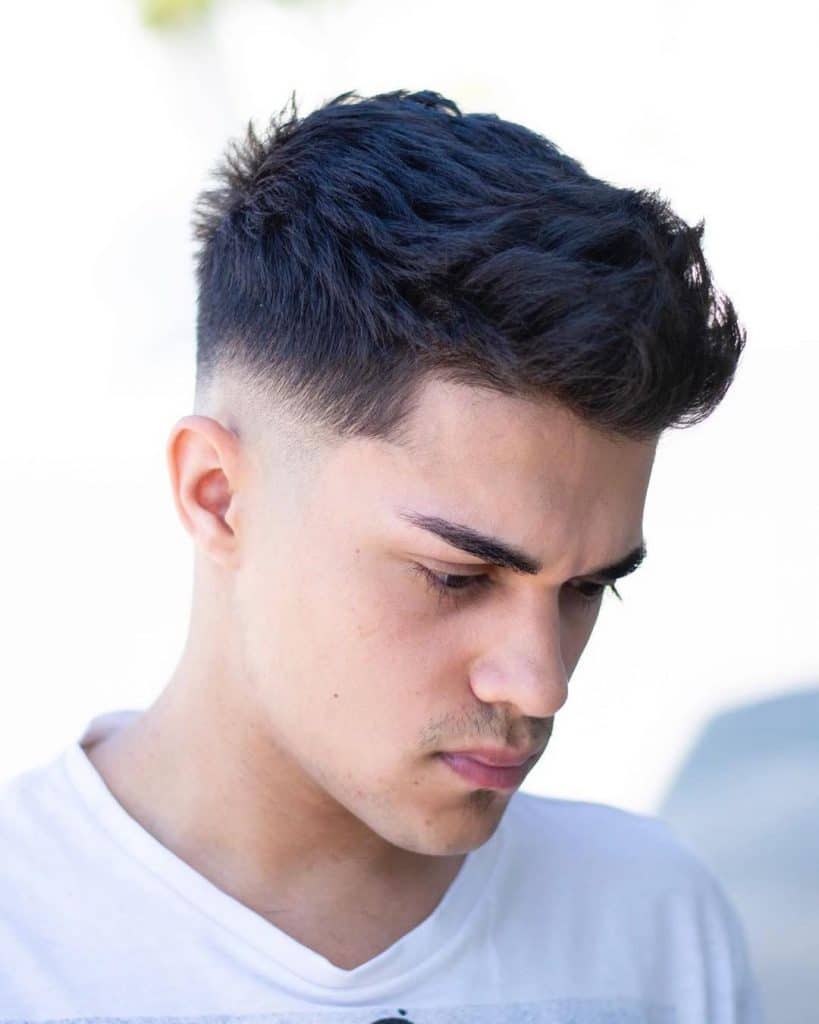 Corte de pelo quiff con textura