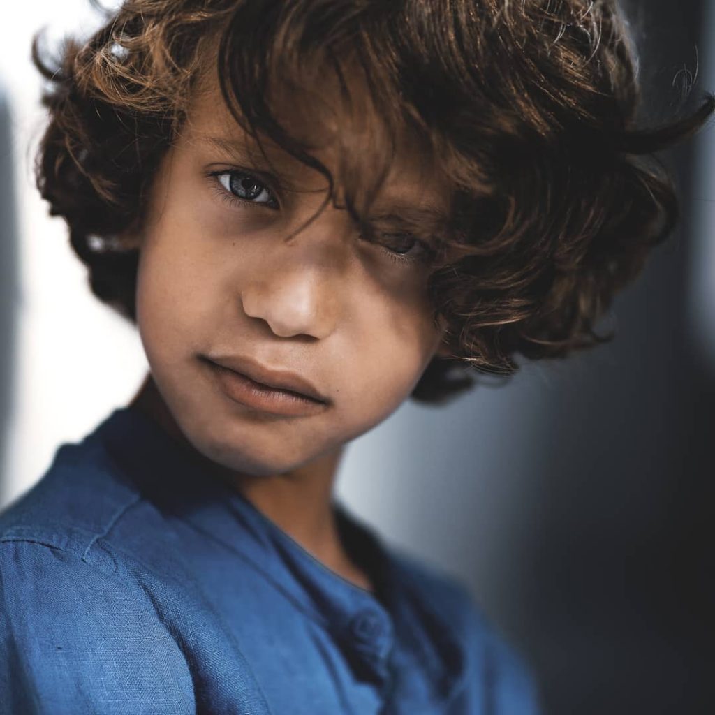 Corte de cabelo desgrenhado para meninos