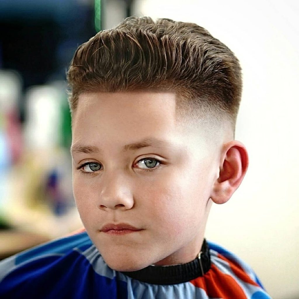 Corte de cabelo desbotado para crianças boys