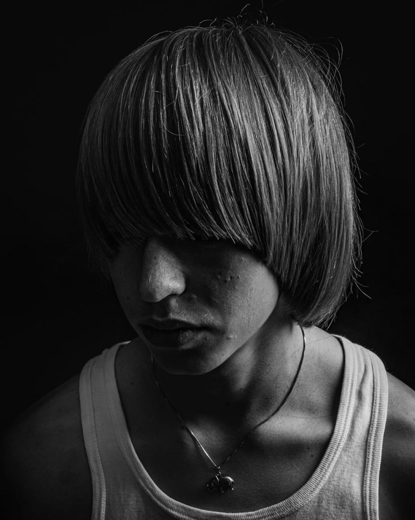 Pelo largo con flequillo corte de pelo para los hombres