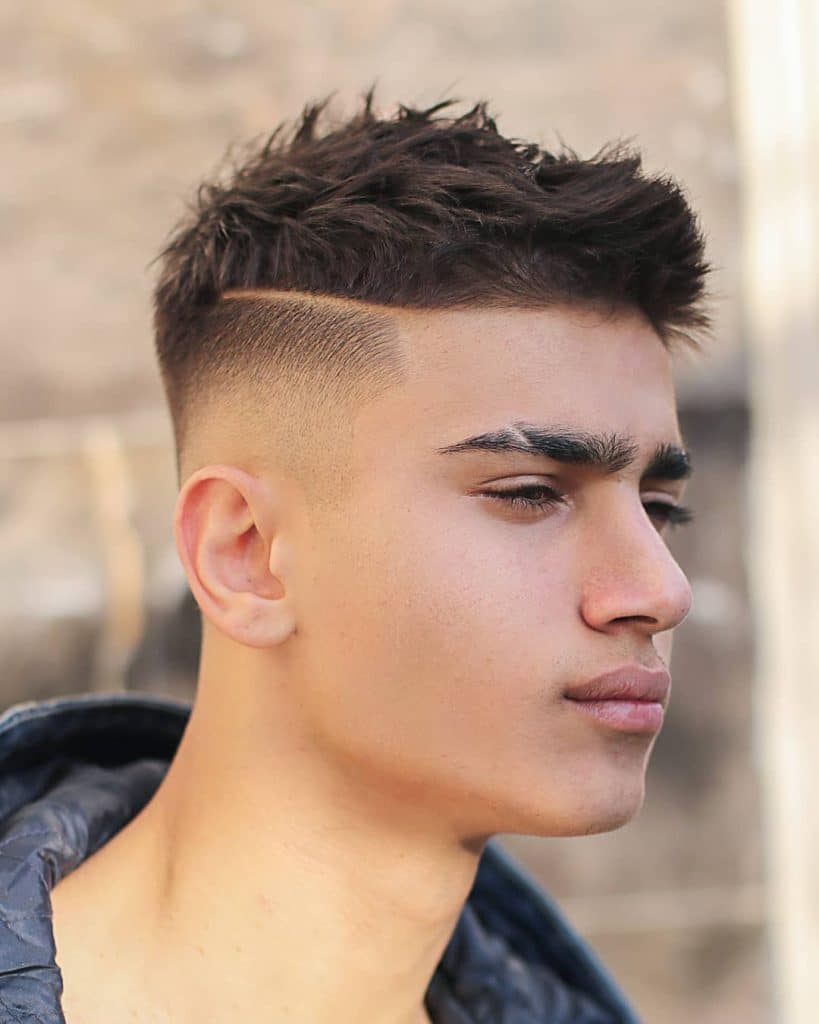 Cabello puntiagudo para hombres.