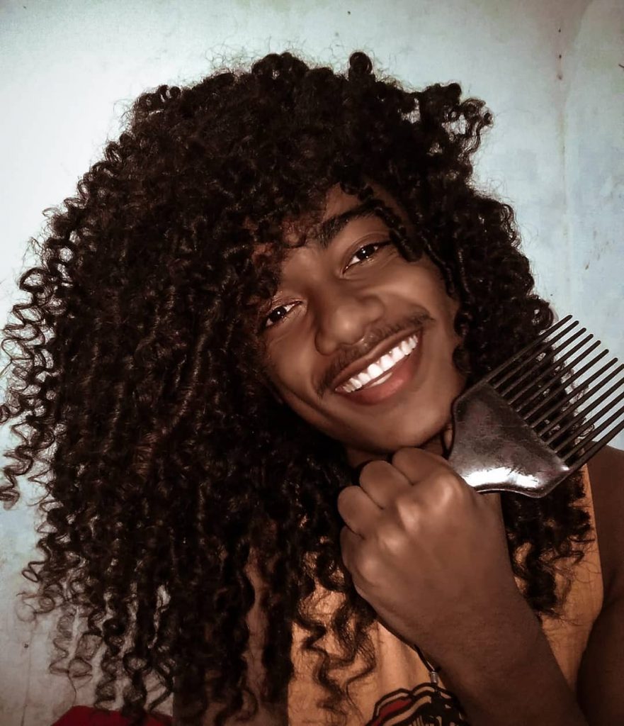 26 Chic Long Wavy Hair Ideas For Men - Styleoholic