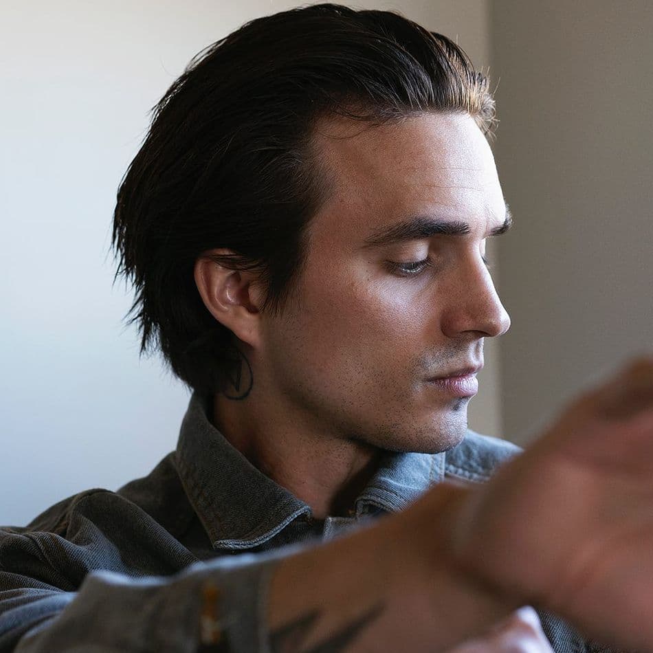 32 Awesome Slicked Back Hairstyles for Stylish Guys