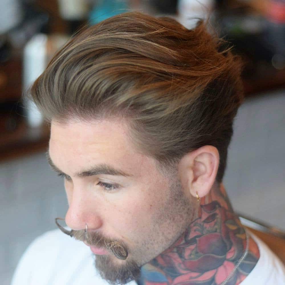 Corte de pelo fluido de longitud media para hombre 