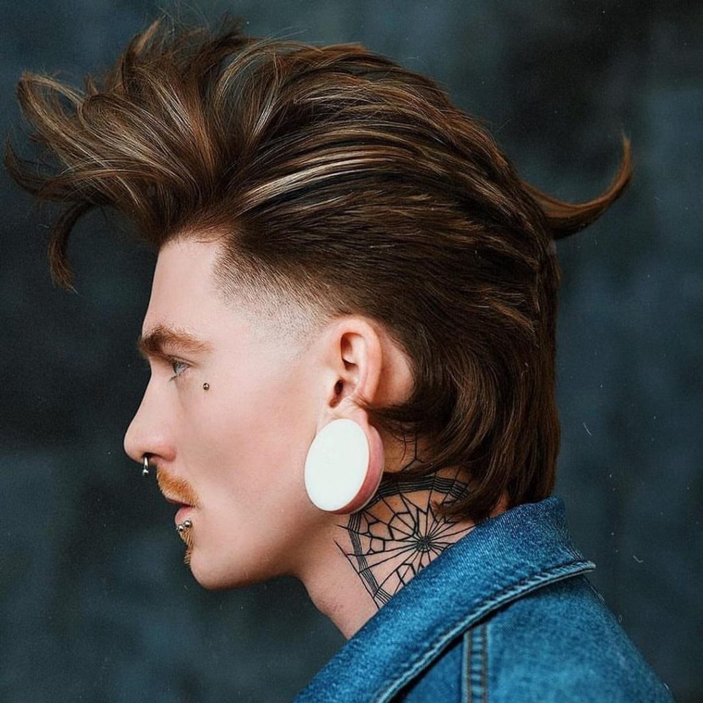 Mullet peinados hombres con la sien se desvanecen