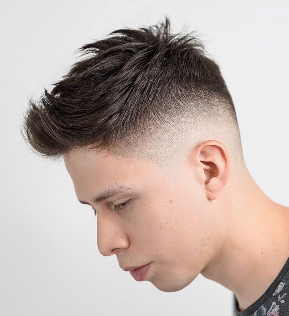 Corte de cabelo masculino médio fade