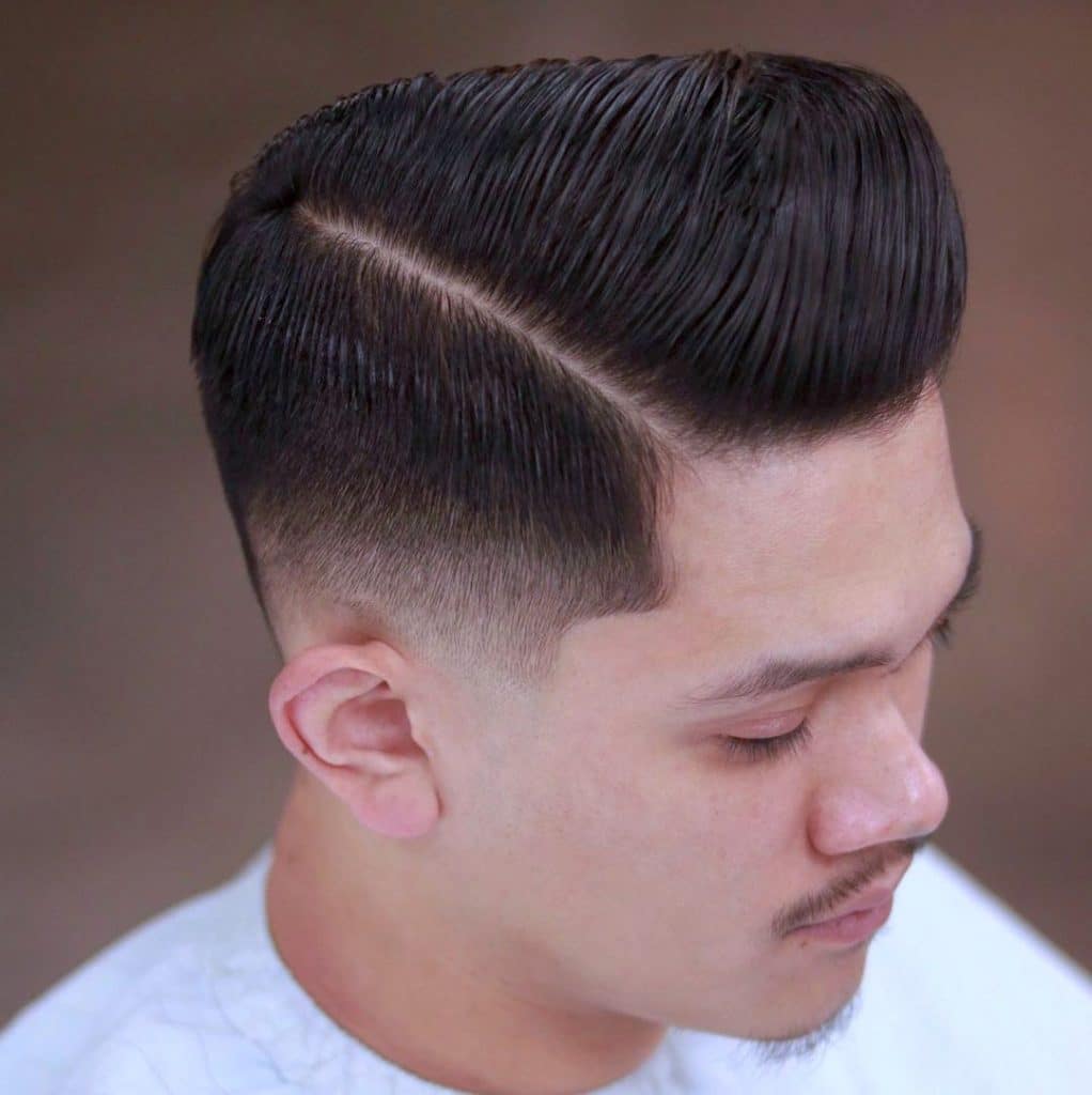 Desvanecimiento pompadour con raya al lado