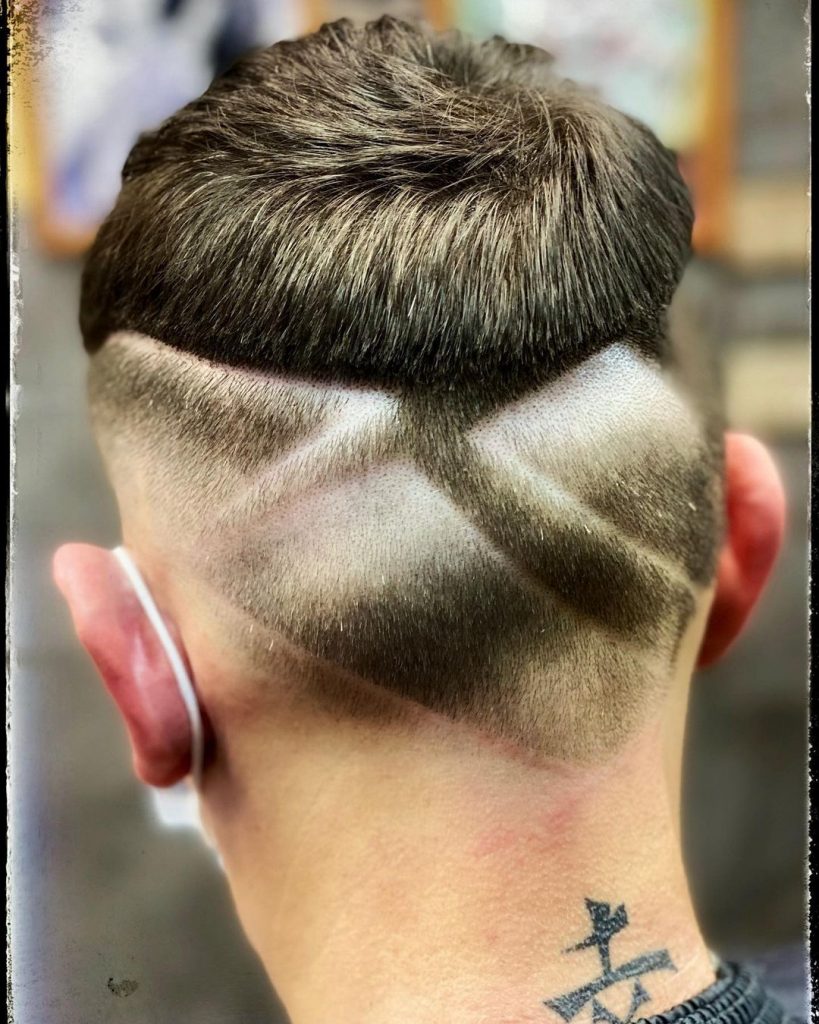 Design de cabelo com desbotamento reverso para homens