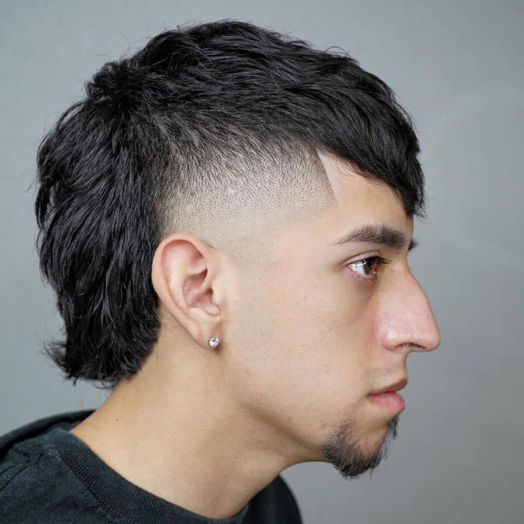 Corte de pelo mullet corto con desvanecimiento